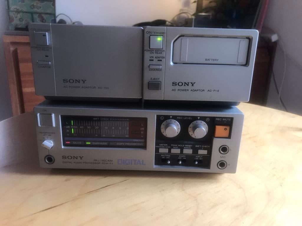 SONY PCM F-1 plus twee voedingen, Ophalen