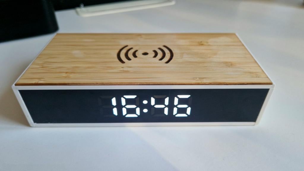 Wekker met draadloos opladen, Witgoed en Apparatuur, Wekkers, Ophalen, Zo goed als nieuw, Digitaal