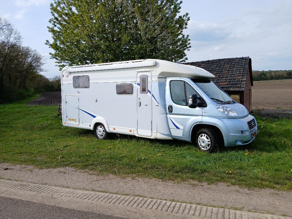 Caravans And Camping Semi-Integraal