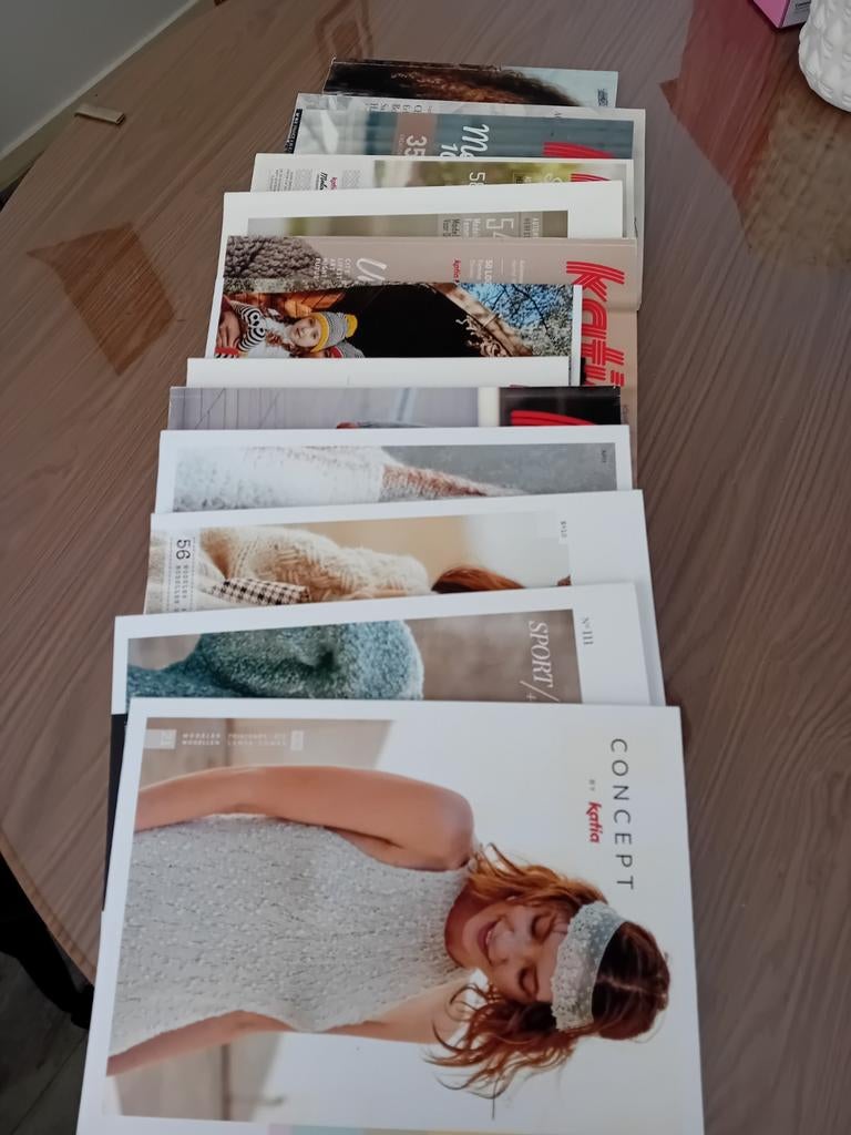 Katia Concept & Katia Easy Knits patronenboeken, Verzenden, Zo goed als nieuw, Breien of Haken, Patroon of Boek