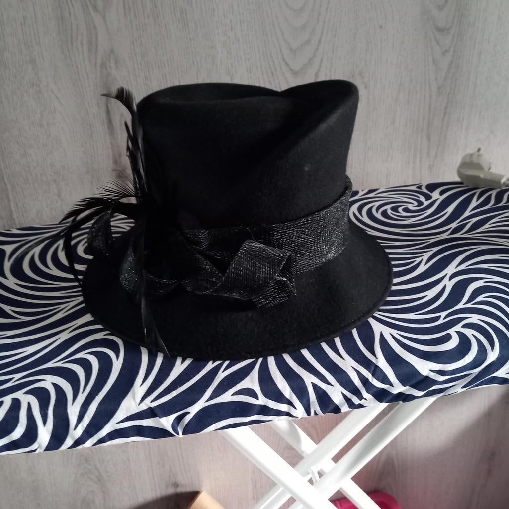 Mooie zo goed als nieuwe dameshoed, Ophalen of Verzenden, Zo goed als nieuw