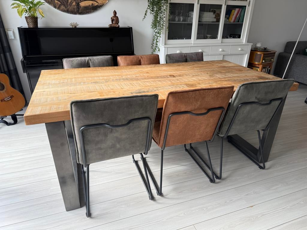 Eettafel mangohout met 6 stoelen van Eleonora, Ophalen, Zo goed als nieuw, 4 tot 6 stoelen