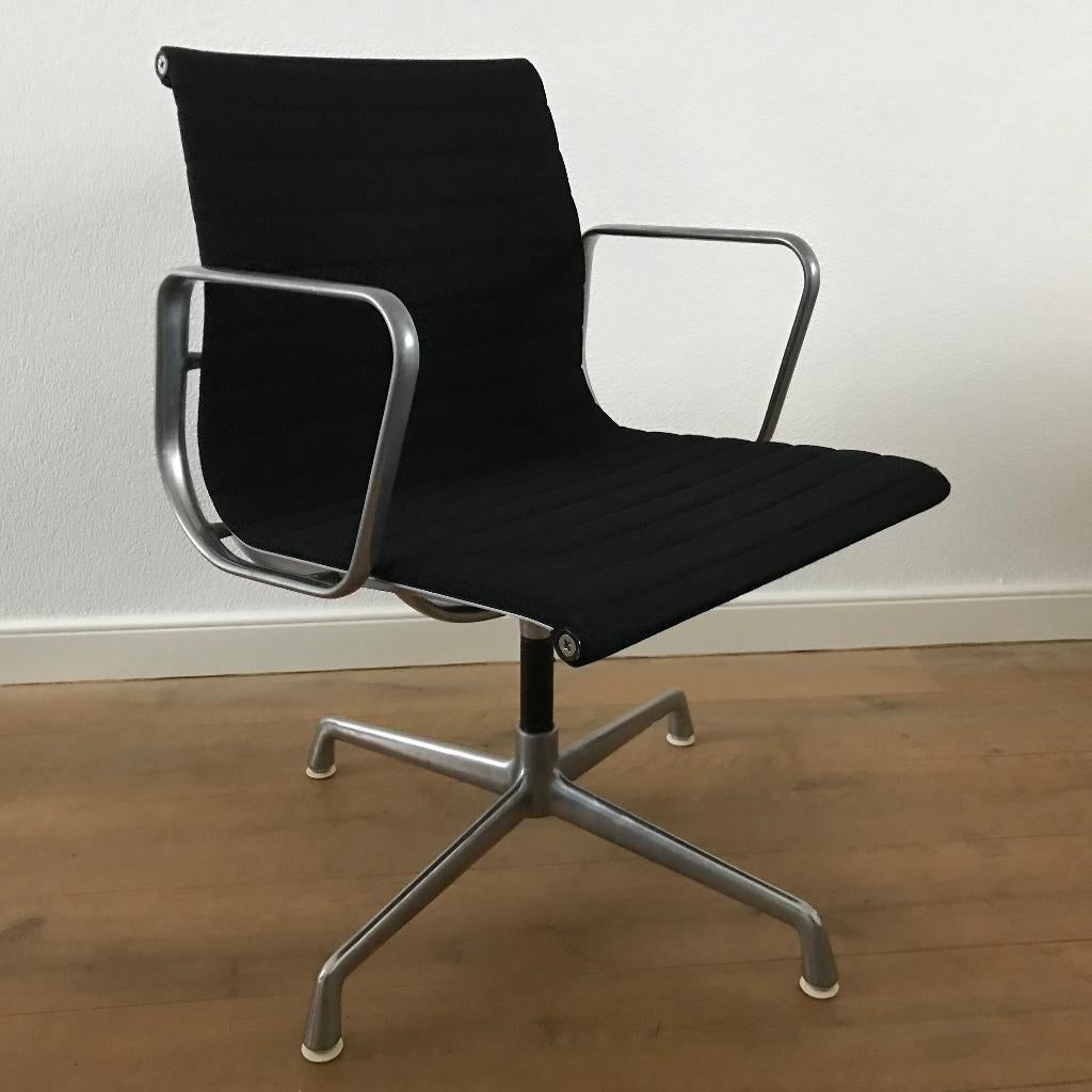 Vintage Herman Miller Eames Aluminium stoel 108 gepolijst, Gebruikt, Zwart, Ophalen of Verzenden, Nvt