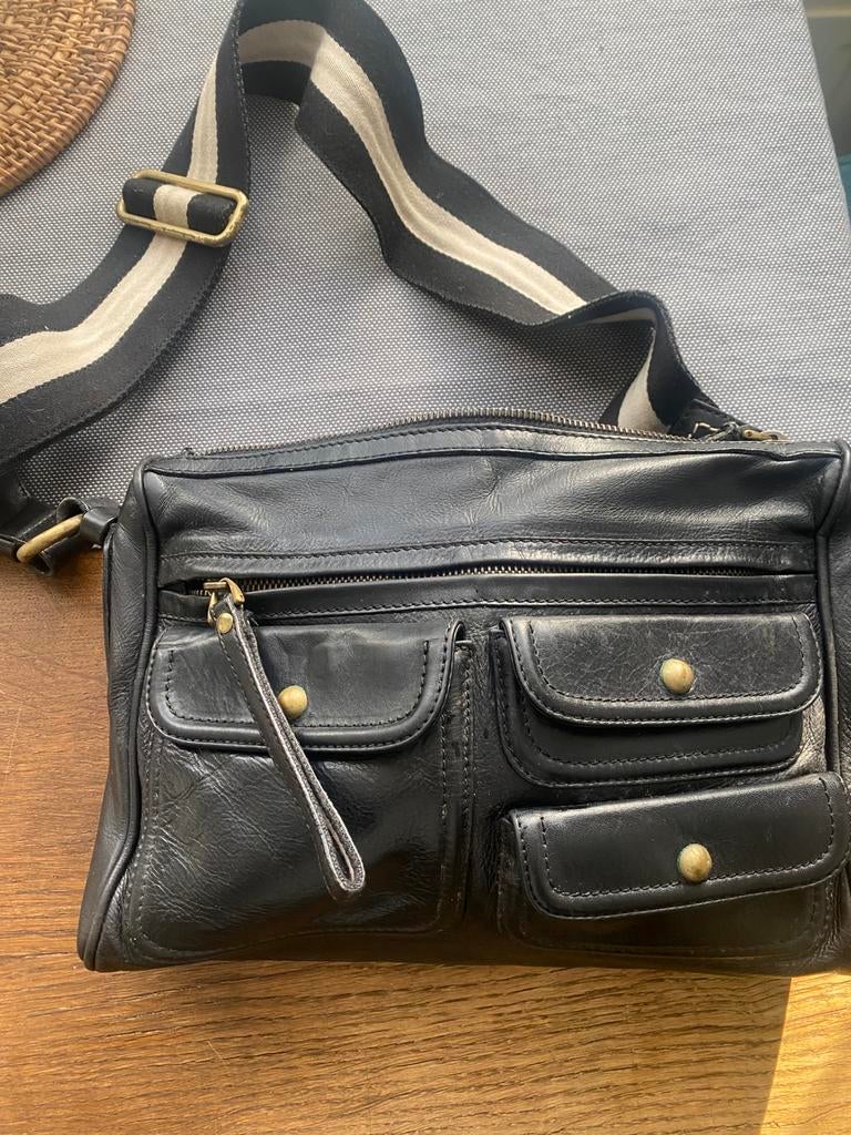 Limited edition Bally leather bag, Sieraden, Tassen en Uiterlijk, Tassen | Damestassen, Ophalen, Zo goed als nieuw, Schoudertasje