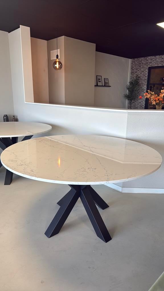 Eettafel Calacatta Alabaster composiet gepolijst rond 140 cm, Huis en Inrichting, Tafels | Eettafels, Ophalen, Overige materialen