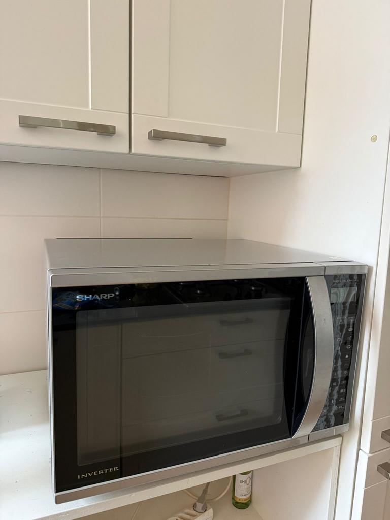 Sharp Inverter Combimagnetron R-971INW inhoud 40 liter, Combimagnetron, Gebruikt, Grill, Ophalen of Verzenden