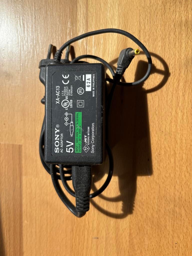 Sony AC Adapter XA-AC13 5V 2000mA, Ophalen of Verzenden, Gebruikt, Voeding, Oplader of Kabel