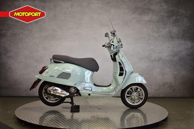 Vespa GTS 300 (bj 2024), Motoren, Motoren | Overige merken, Bedrijf, Scooter