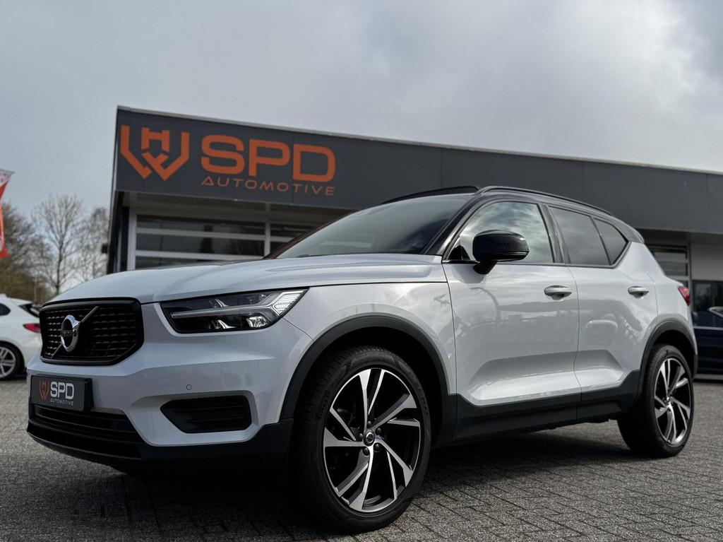 Volvo XC40 2.0 B4 Plus Black Edition|Pano|Led|20''|ACC|, Auto's, Volvo, Gebruikt, 4 cilinders, Bedrijf, 750 kg