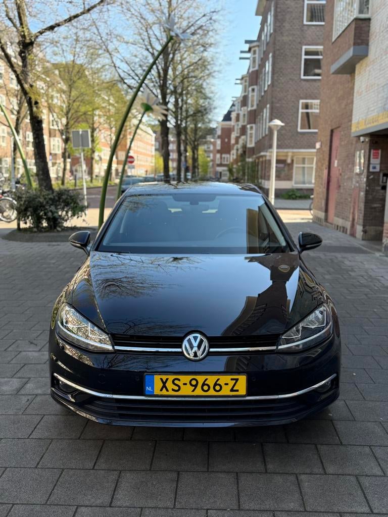 Volkswagen Golf 1.0 TSI 115pk comfortline business automaat, Auto's, Zwart, Adaptive Cruise Control, 1165 kg, Zwart