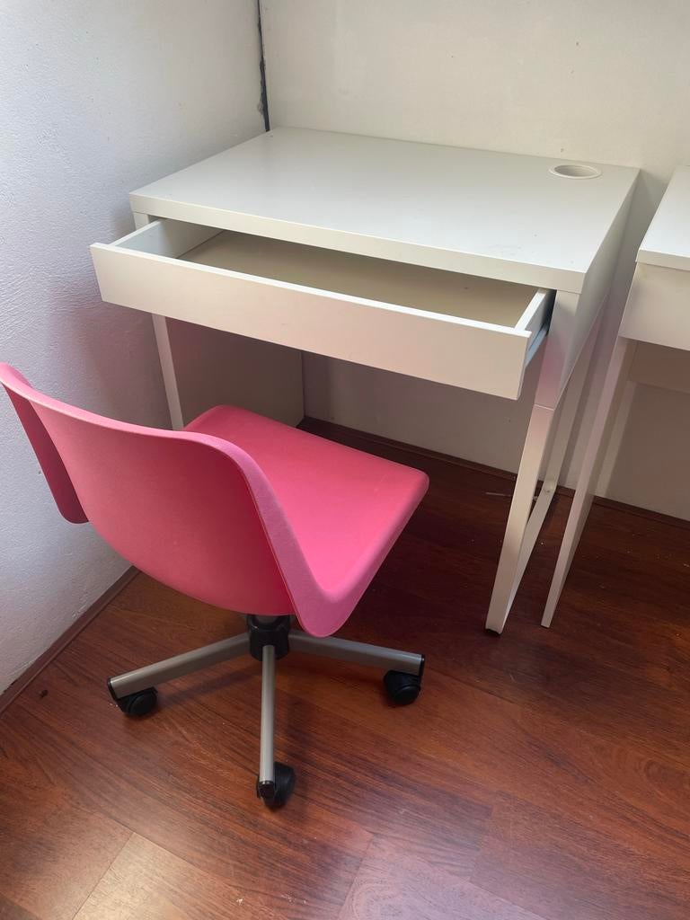 IKEA Kinderbureau met Lade en Roze Bureaustoel, Huis en Inrichting, Bureaus, Ophalen, Gebruikt, Met lades, IKEA