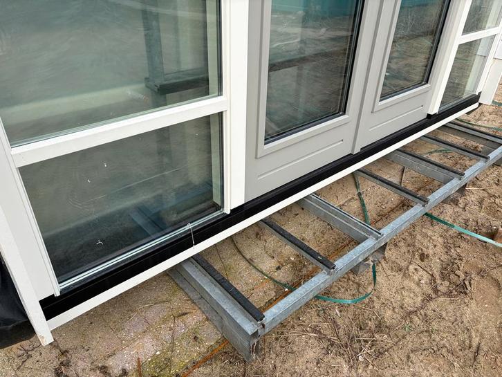 Nieuwe afgelakte kozijnen met dubbele deuren en triple glas, Doe-het-zelf en Verbouw, Kozijnen en Schuifpuien, Nieuw, Deurkozijn