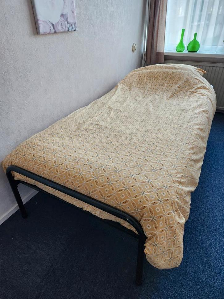 1 persoonsbed, Huis en Inrichting, Slaapkamer | Bedden, Gebruikt, Eenpersoons, 90 cm, 200 cm, Metaal, Zwart, Ophalen