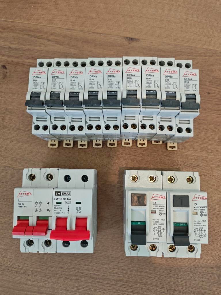 Diverse installatieautomaten aardlek hoofdschakelaars, Ophalen of Verzenden, Gebruikt