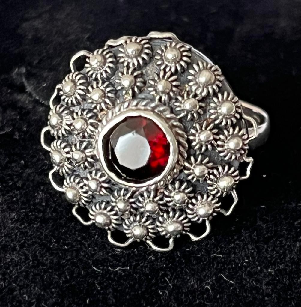 Antieke zilveren ring met Granaat, Ophalen of Verzenden, Zilver, Ring