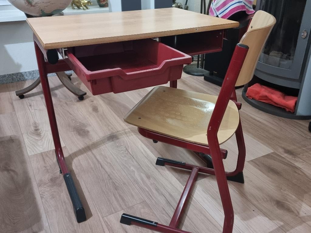 Schilte schoolbankje met bijbehorende stoel, Kinderen en Baby's, Kinderkamer | Tafels en Stoelen, Ophalen, Zo goed als nieuw, Tafel(s) en Stoel(en)