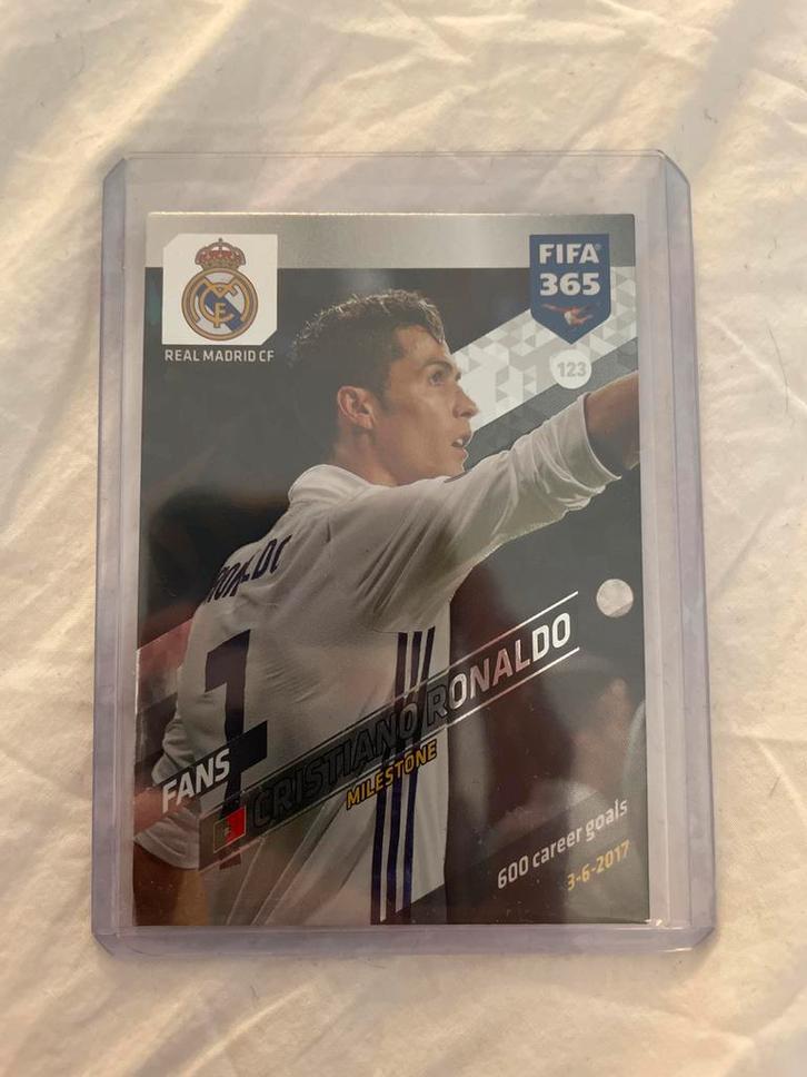 Cristiano Ronaldo Milestone Panini Adrenalyn XL FIFA 365 201, Verzamelen, Sportartikelen en Voetbal, Zo goed als nieuw, Spelerskaart