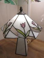 Tiffany tafellamp wit met roze tulp, Gebruikt, Ophalen of Verzenden, Glas, Tiffany
