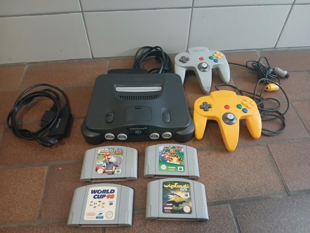 Nintendo 64 Console Bundel met 4 Spellen en 2 Controllers, Spelcomputers en Games, Games | Nintendo 64, Gebruikt, Racen en Vliegen