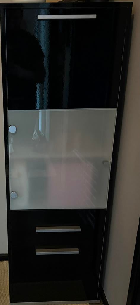 Leuk zwart kastje, Huis en Inrichting, Kasten | Vitrinekasten, Ophalen, Minder dan 50 cm, 100 tot 150 cm, Zo goed als nieuw