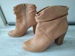 Enkellaarsje, zalm kleur, 25 euro, nieuwstaat, maat 40/41, Ophalen, Overige kleuren, Lage of Enkellaarzen, Zo goed als nieuw