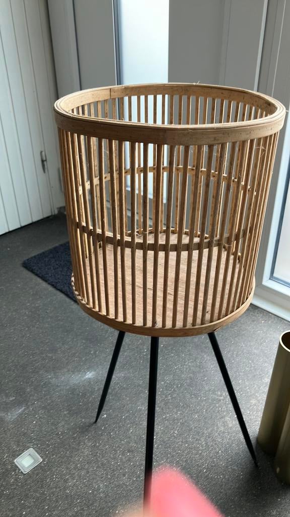 Plantenhouder, Tuin en Terras, Bloembakken en Plantenbakken, Ophalen, Zo goed als nieuw, Rond, Hout