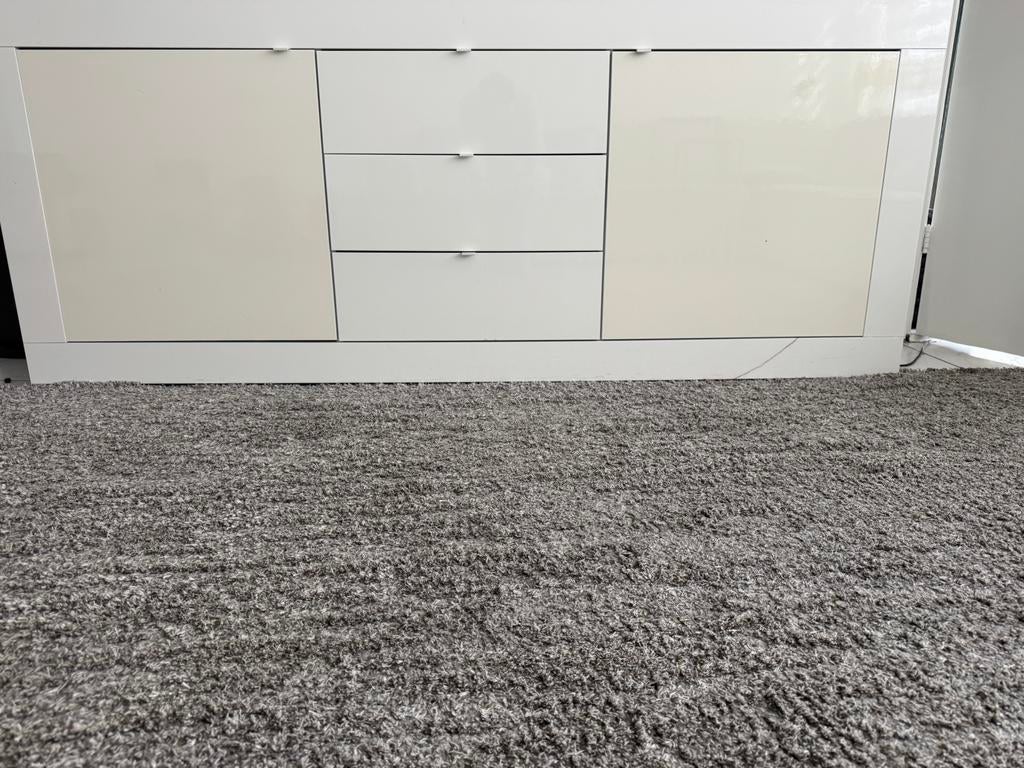 Dressoir/tv kast 210 cm breed, Ophalen of Verzenden, Zo goed als nieuw, Minder dan 10 m², Tapijt