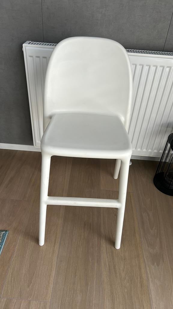Ikea Urban kinderstoel wit, Kinderen en Baby's, Kinderstoelen, Ophalen, Zo goed als nieuw, Overige typen, Aanschuifbaar