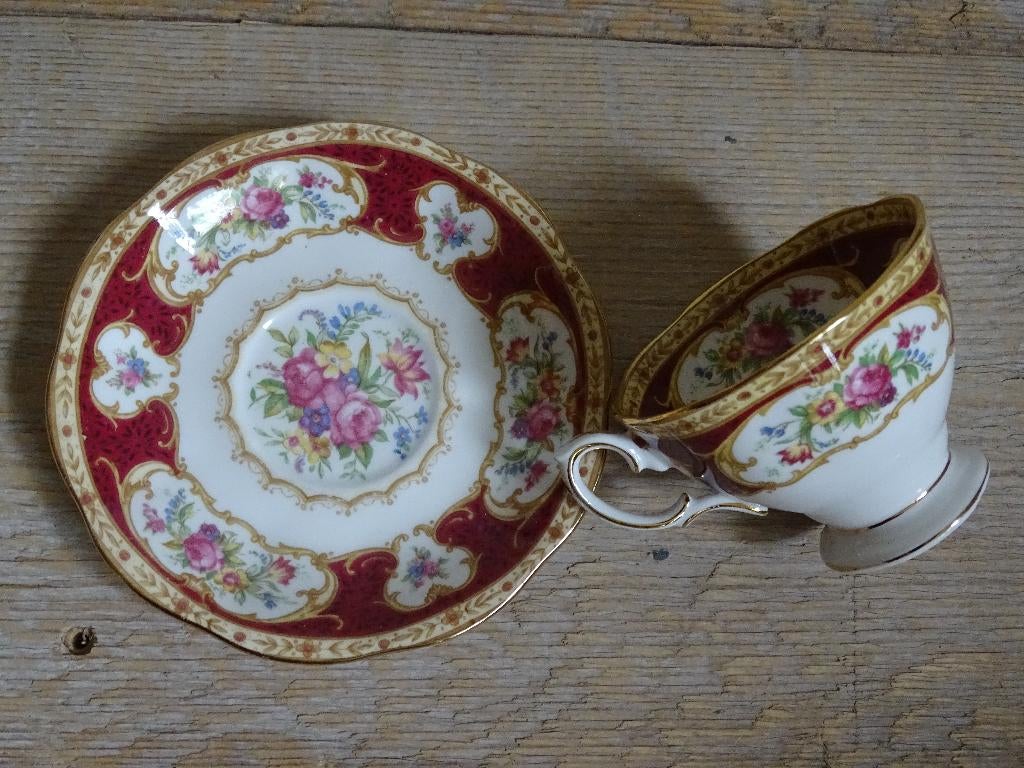 Kop-en-schotel, Royal Albert, LADY HAMILTON, gaaf, Antiek en Kunst, Antiek | Servies los, Ophalen of Verzenden