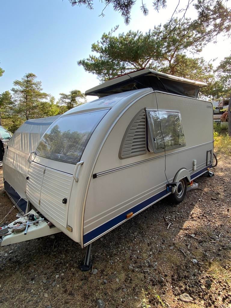 Compacte Kip Kompakt 37 met voortent, Caravans en Kamperen, Rondzit, Kip, Omvormbare zithoek, Tot en met 3