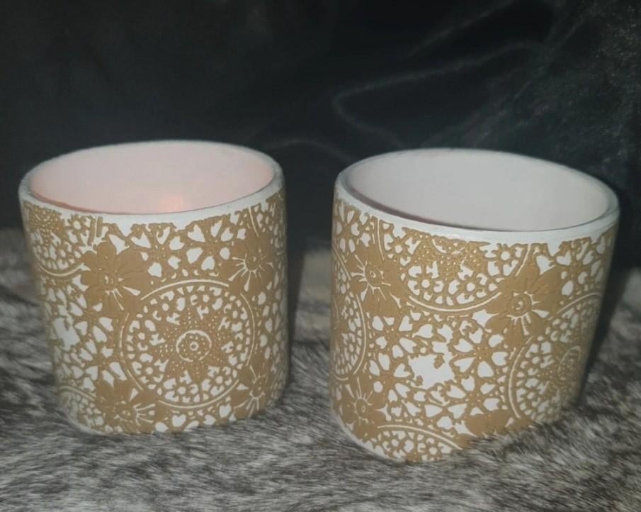 Set van 2 theelichthouders met gouden patroon, Huis en Inrichting, Overige materialen, Overige kleuren, Ophalen of Verzenden, Zo goed als nieuw
