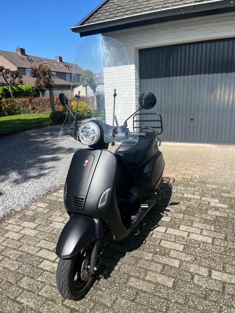 GTS Toscane Scooter 2021 mat zwart, Fietsen en Brommers, Scooters | Overige merken, Ophalen, Nieuw, Benzine, Maximaal 25 km/u
