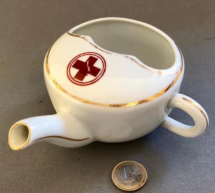 Vintage Rode Kruis Porseleinen Ziekenschuitje / Tuitbeker, Verzamelen, Militaria | Algemeen, Overige soorten, Overige typen, Overige gebieden