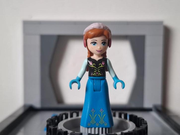 LEGO Frozen - minifiguur - dp036 - Anna, Kinderen en Baby's, Speelgoed | Duplo en Lego, Zo goed als nieuw, Lego, Minifiguur, Compleet