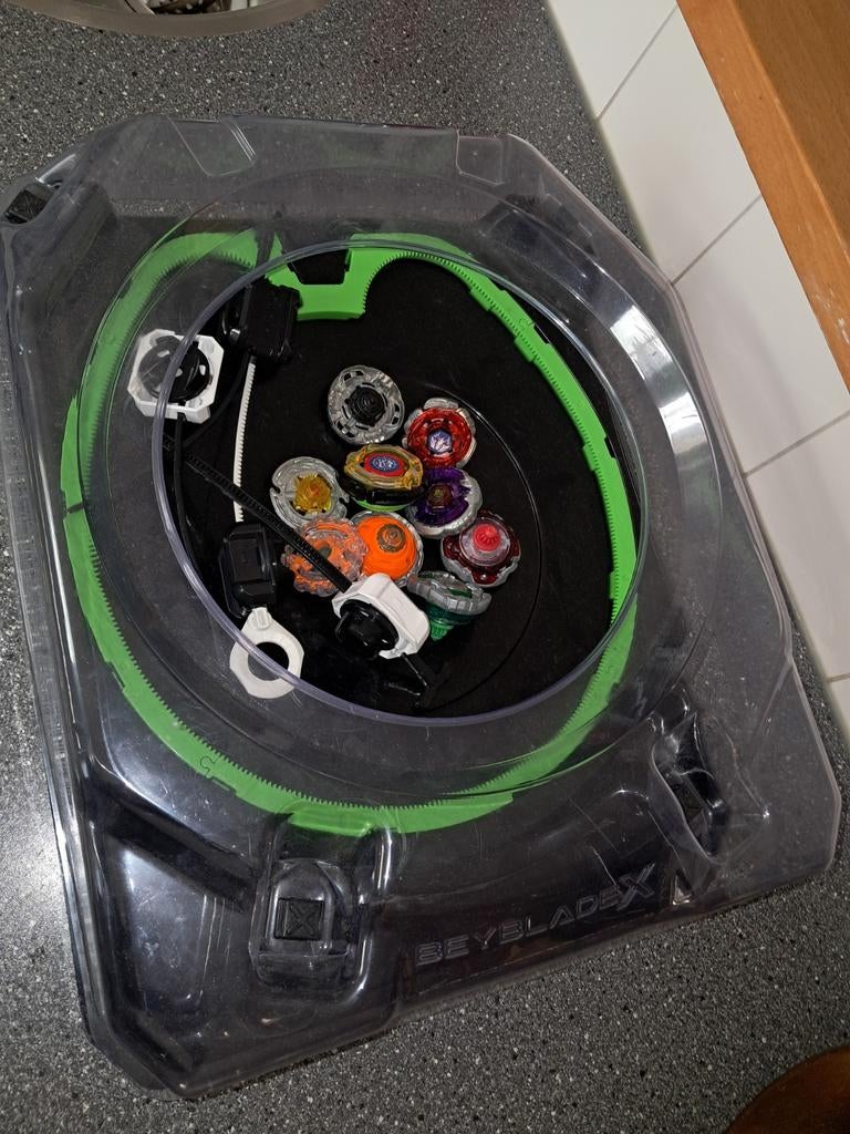 BEyblade stadion, Auto diversen, Ophalen