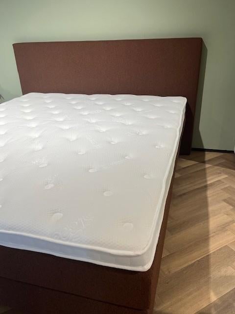 Boxspring vlak 180x210 cm in een hazel kleur, Ophalen, Overige kleuren, Sommelsdijse haven 19, 180 cm