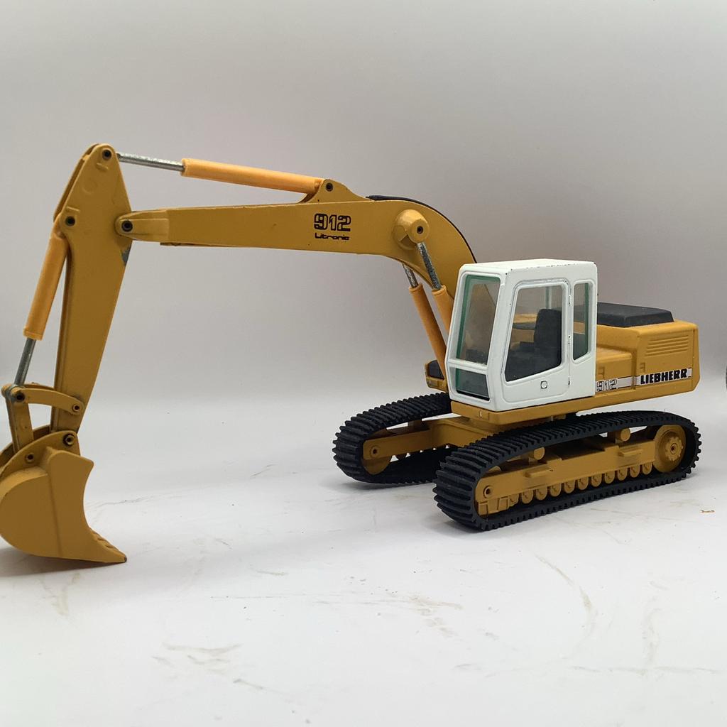 Liebherr 912 graafmachine schaal 1:50, Ophalen of Verzenden, Gebruikt, Hijskraan, Tractor of Landbouw, Overige merken