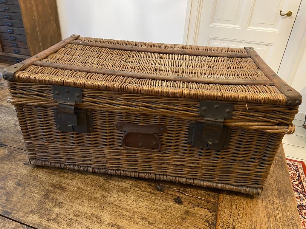 Brocante mand, wicker basket, linnen bekleding, hout/metaal, Ophalen