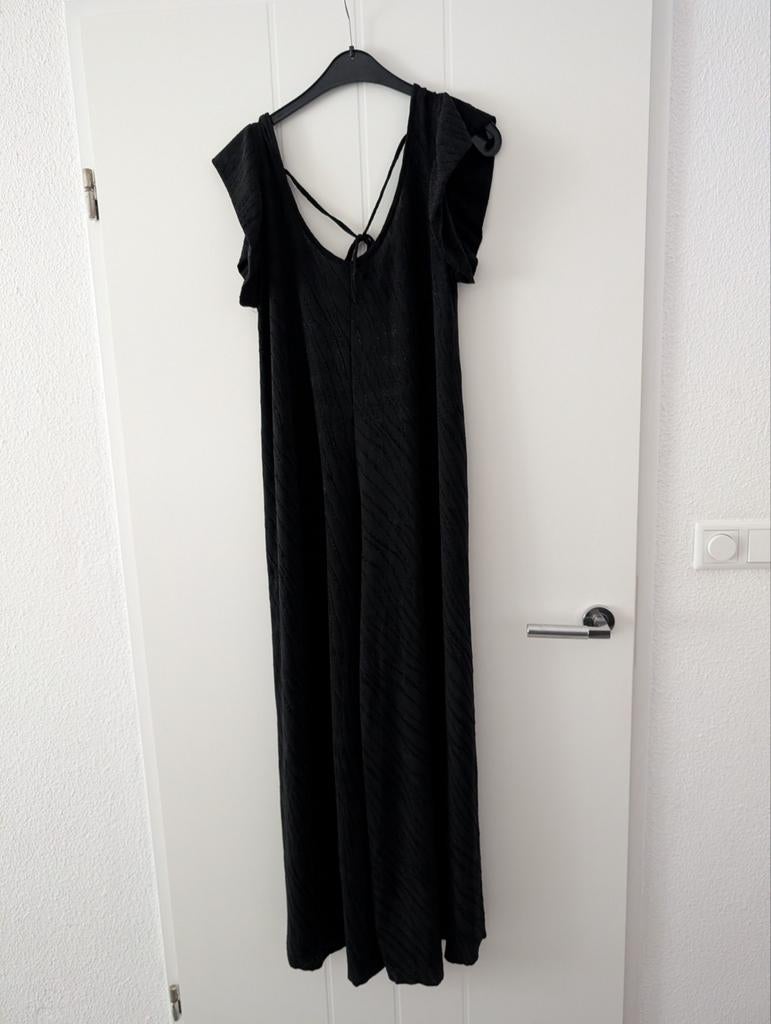 Zwarte jumpsuit met open rug en subtiele print - Maat 40/42, Kleding | Dames, Jumpsuits, Ophalen of Verzenden, Gedragen, Maat 42/44 (L)