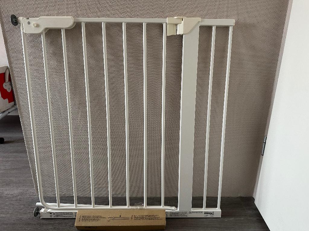 Wit metaal traphekje, Kinderen en Baby's, Traphekjes, Gebruikt, Ophalen of Verzenden, Klemhekje, Metaal of IJzer