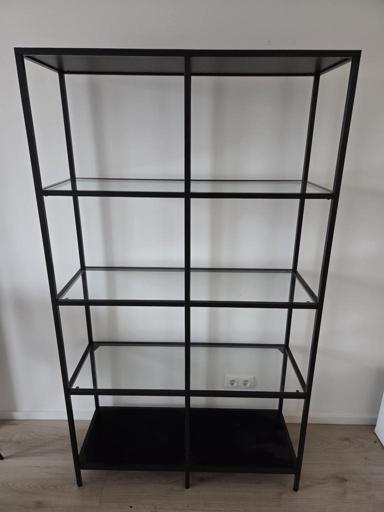 Ikea stellingkast met glasplaten, Ophalen, Zo goed als nieuw