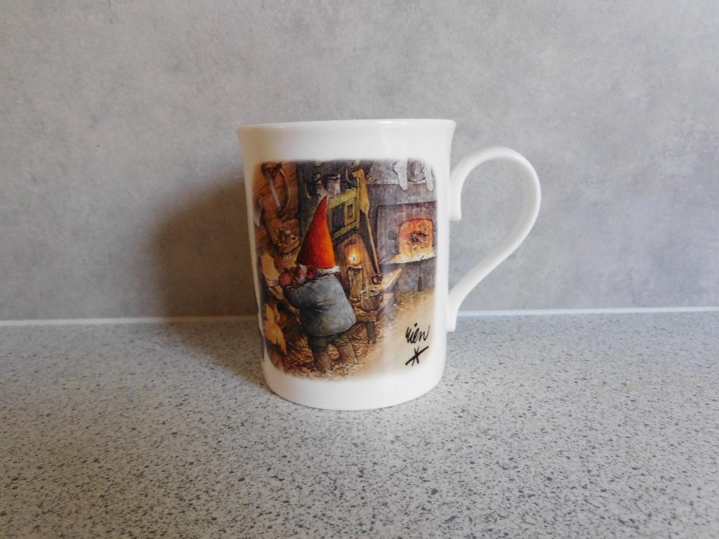 Mok Fine Bone China Haard David de Kabouter Rien Poortvliet, Ophalen of Verzenden, Zo goed als nieuw, Overige stijlen, Kop(pen) en/of Schotel(s)