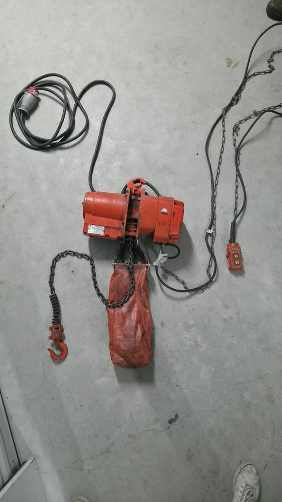 Overtoom hijs takel, Ophalen