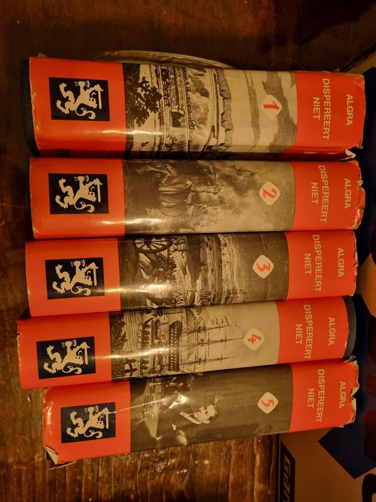 Dispereert niet - Twintig Eeuwen Historie - 5 delen, Ophalen of Verzenden