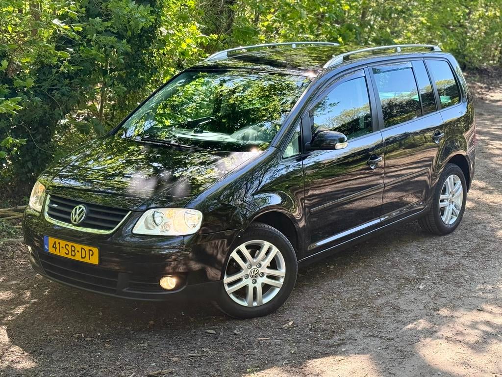 VW Touran 2.0, FSI,2005 Zwart, Airco, Leder,Stoelverwarming, Auto's, Volkswagen, Particulier, Touran, ABS, Airbags, Airconditioning