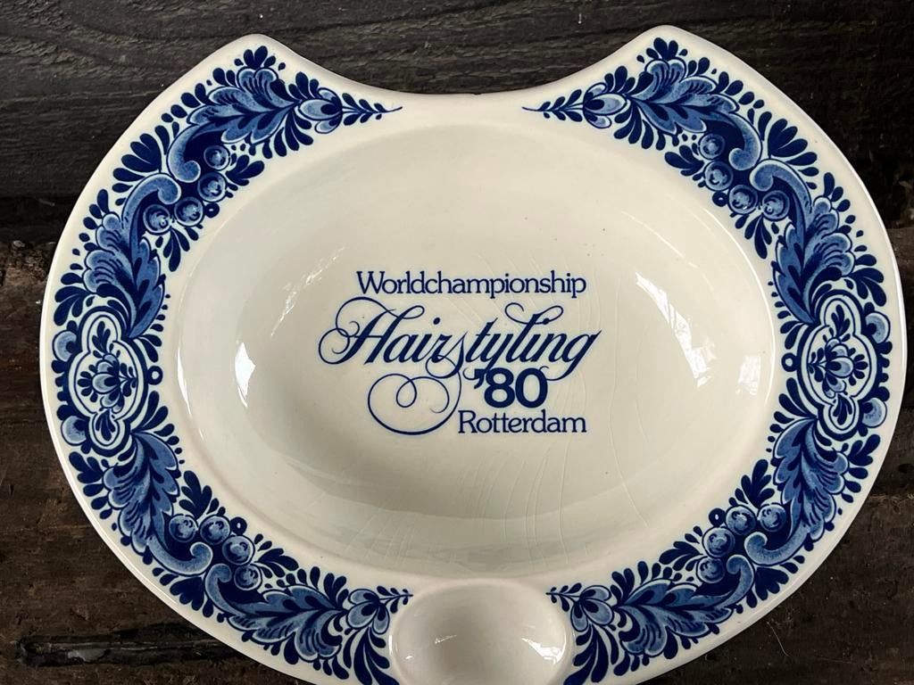 Delfts blauw bord Worldchampionship Hairstyling '80, Verzamelen, Ophalen of Verzenden, Reclamebord