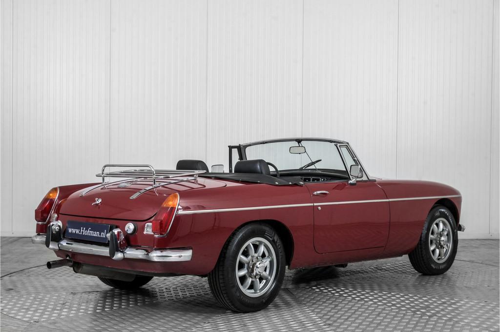 MG B MGB metal dash overdrive . (bj 1973), Auto's, MG, B, Achterwielaandrijving, Gebruikt, 4 cilinders