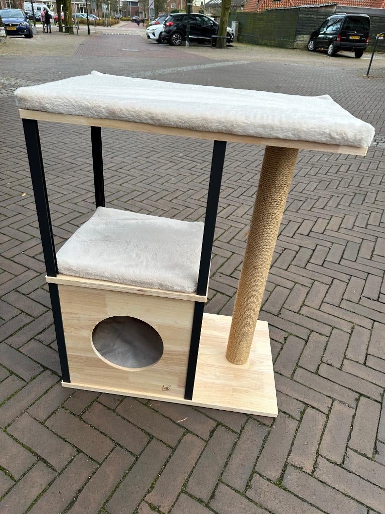 Designed by Lotte Nala houten krabpaal OP=OP € 75,-, Dieren en Toebehoren, Krabmeubelen, Nieuw, Krabpaal, Ophalen