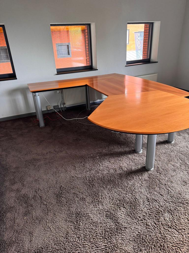 Gratis bureau's en kasten- Zo goed als nieuw, Huis en Inrichting, Kasten | Overige, Ophalen of Verzenden, Zo goed als nieuw