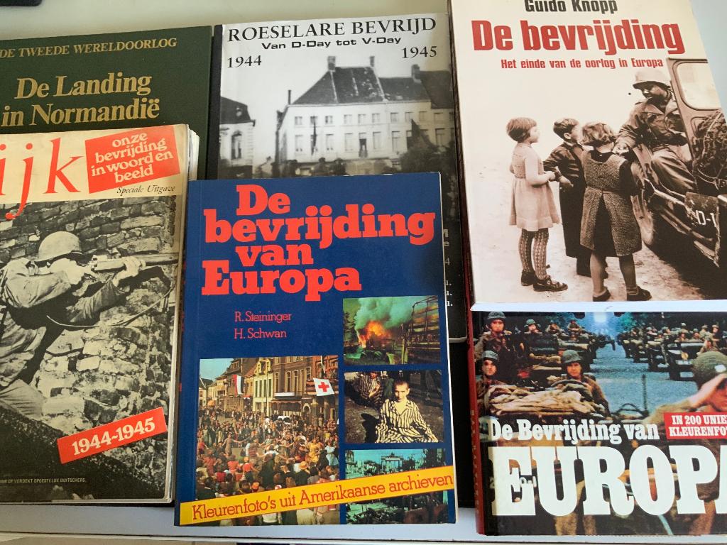 Van D day tot V day, Verzamelen, Ophalen of Verzenden, Nederland, Boek of Tijdschrift